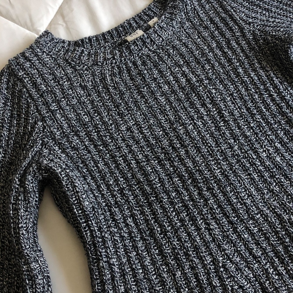 GAP Heathered Ruffle Sweater - Picture 4 of 5